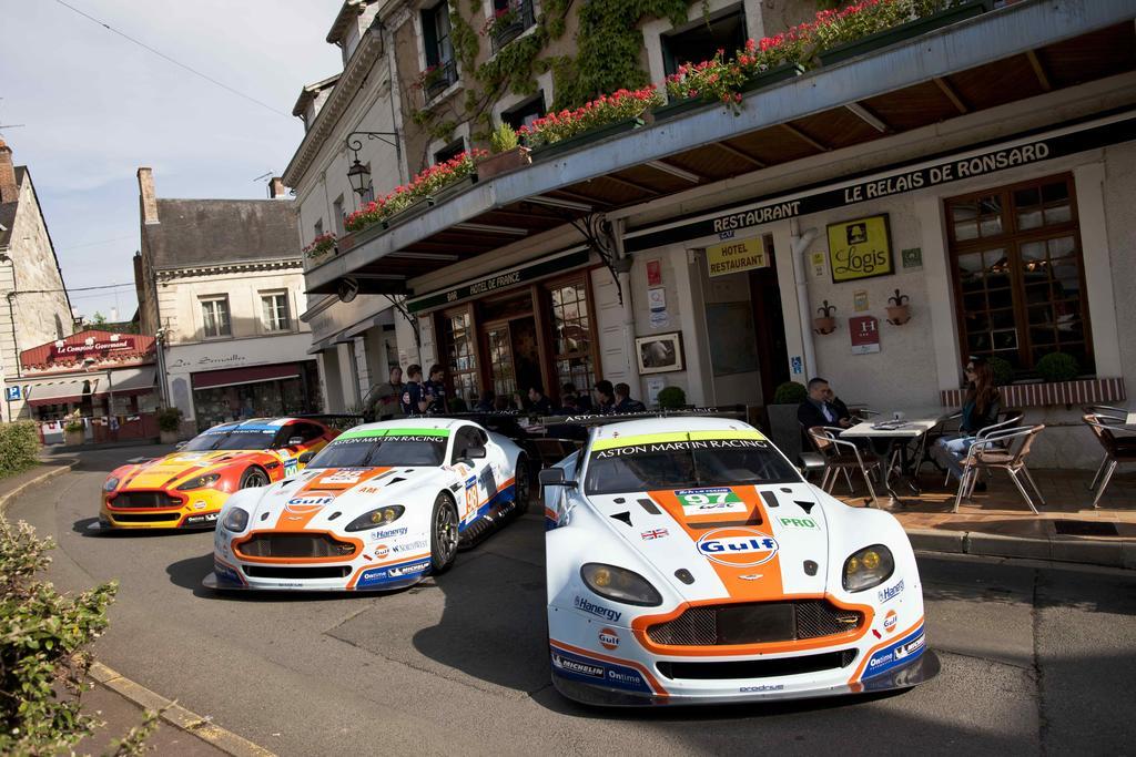 Logis Hotel De France La Chartre-sur-le-Loir Exteriér fotografie