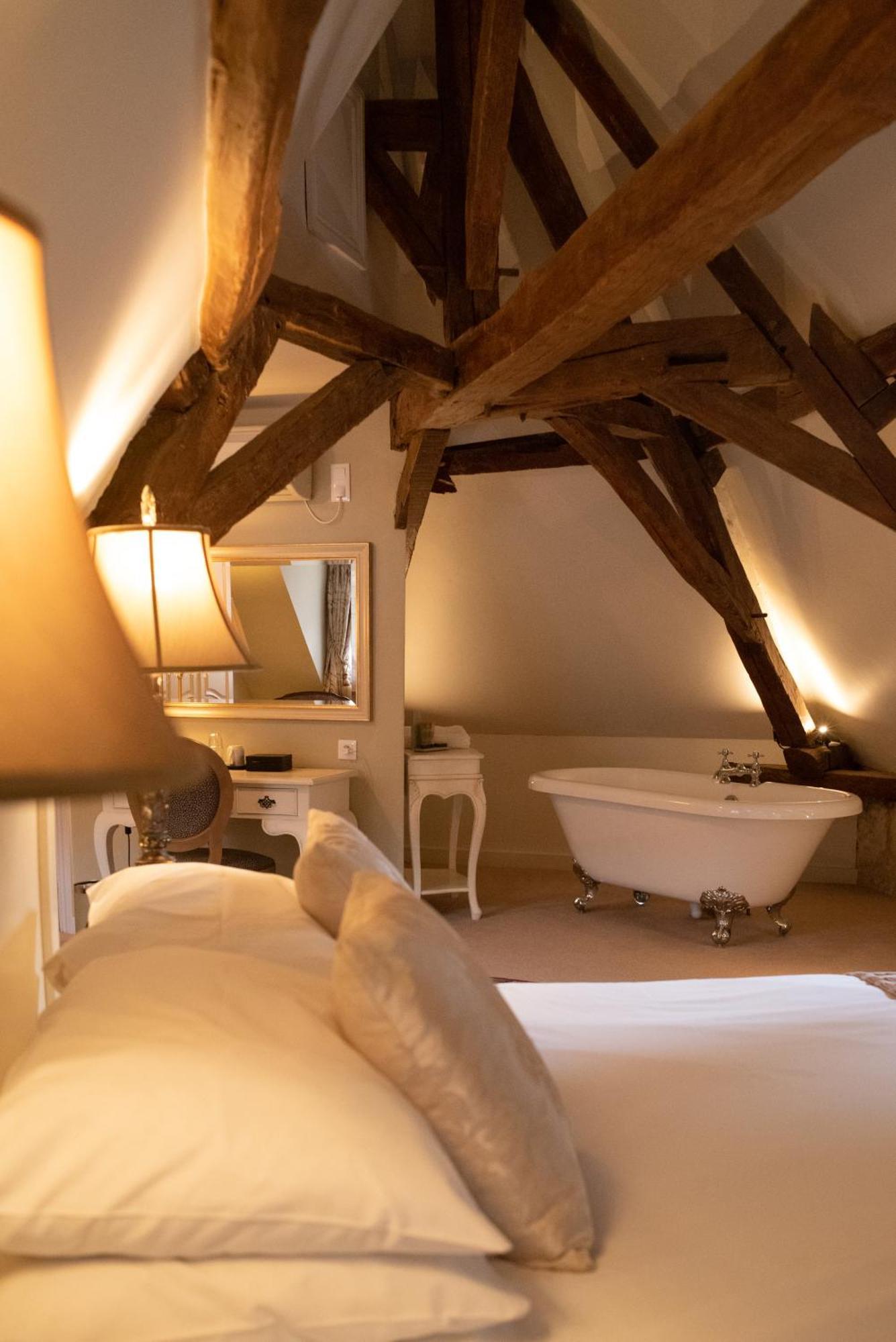 Logis Hotel De France La Chartre-sur-le-Loir Exteriér fotografie