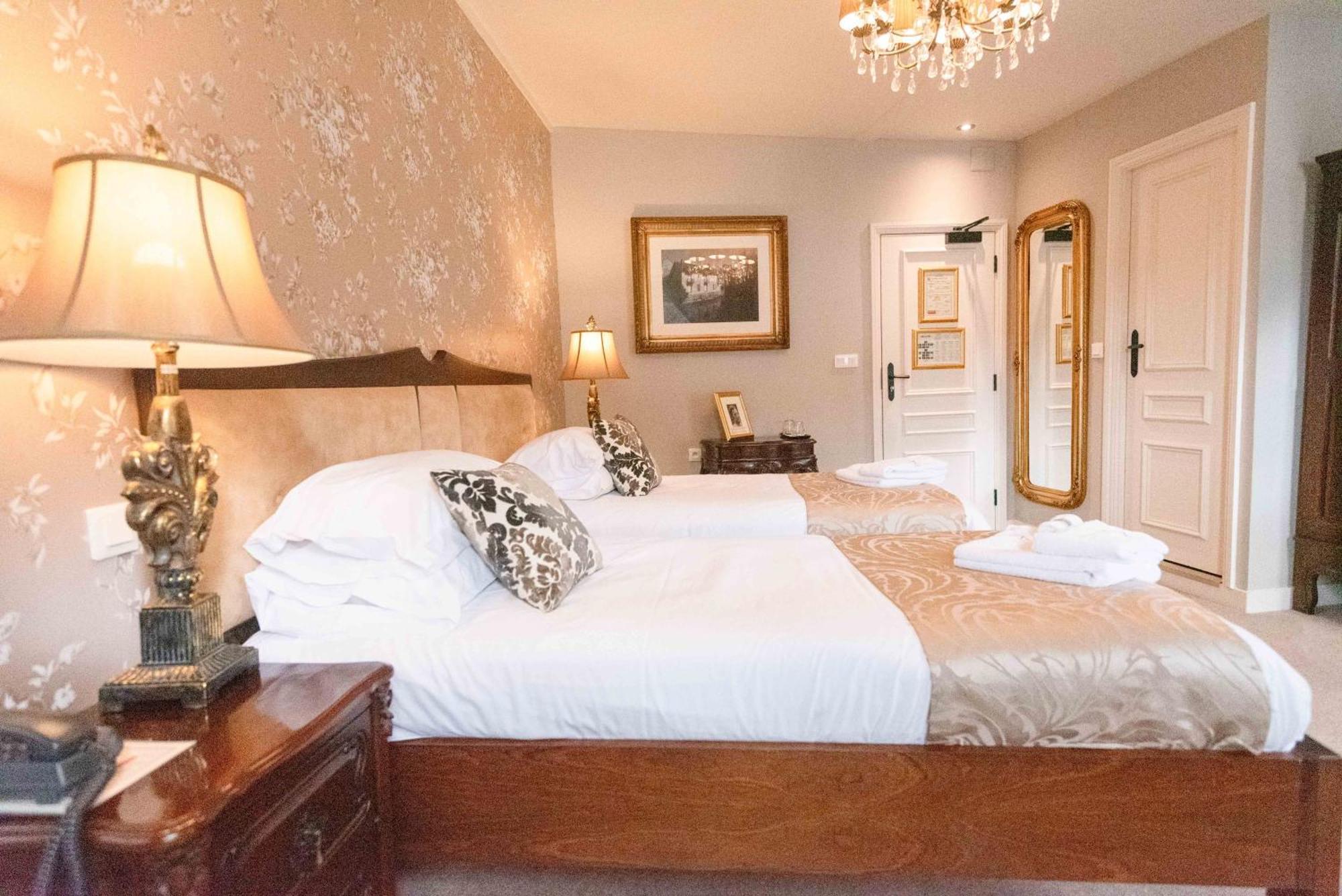 Logis Hotel De France La Chartre-sur-le-Loir Exteriér fotografie