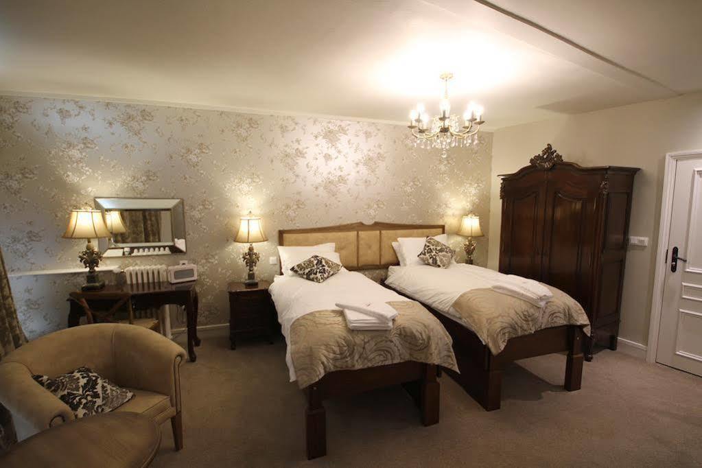 Logis Hotel De France La Chartre-sur-le-Loir Exteriér fotografie